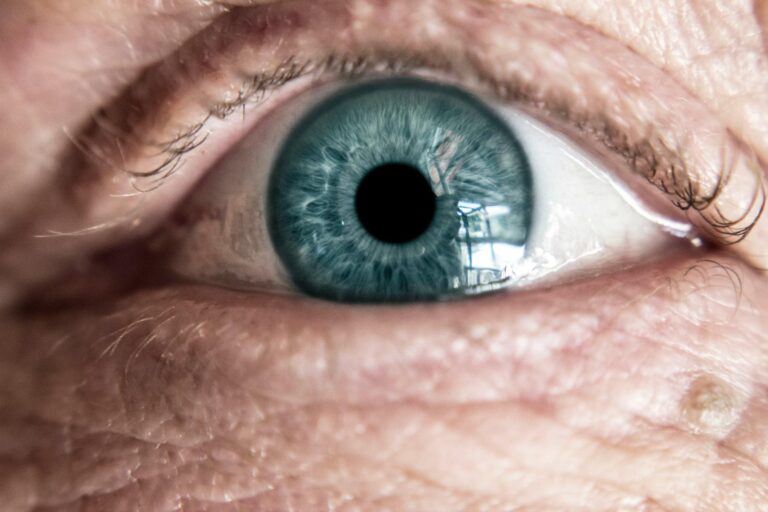 How does aging affect vision and what can be done - Featured image