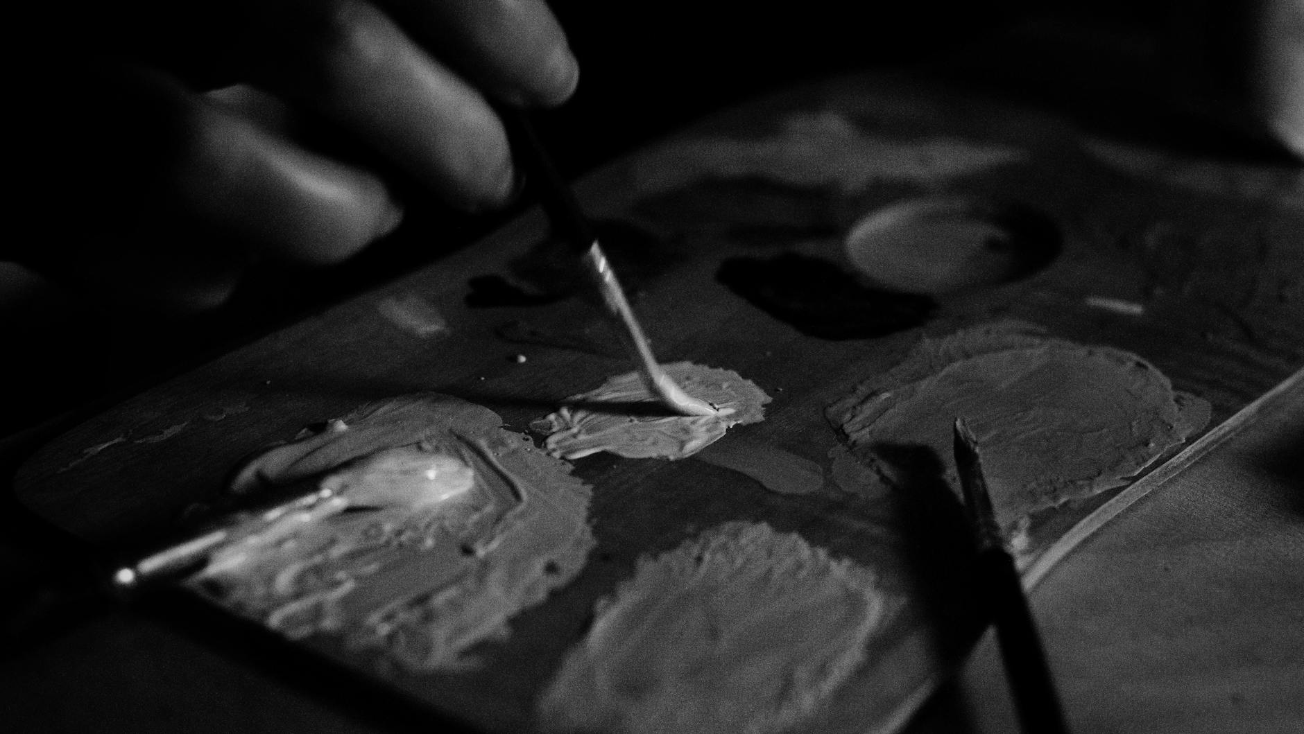 How Does Paranoia Progress Through the Stages of Alzheimer's Disease?