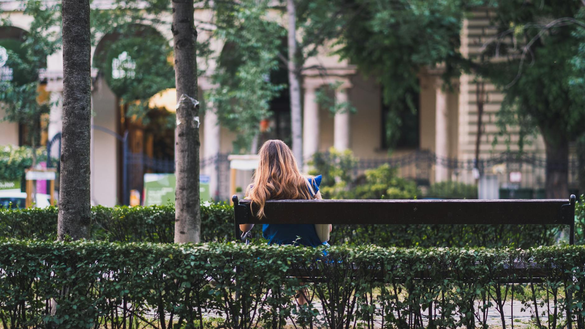 How Long Does the Moderate Stage of Dementia Typically Last?