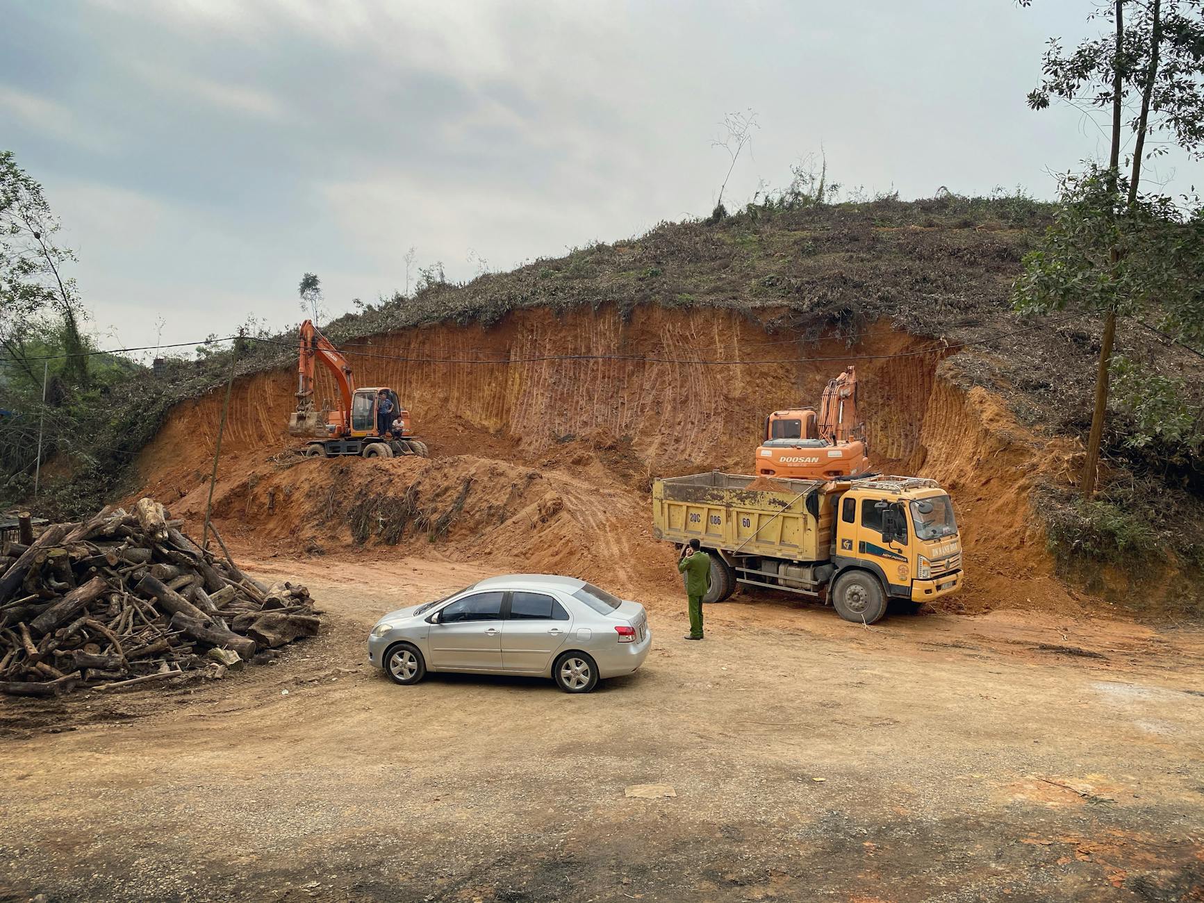 What Bathroom Modifications Work Alongside a Raised Toilet Seat?