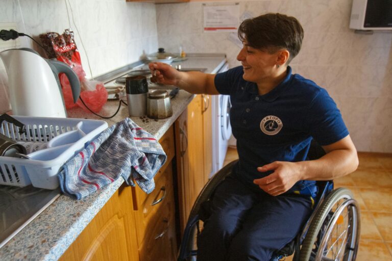 What's the Best Adaptive Utensils for People with Alzheimer's Disease? - Featured image