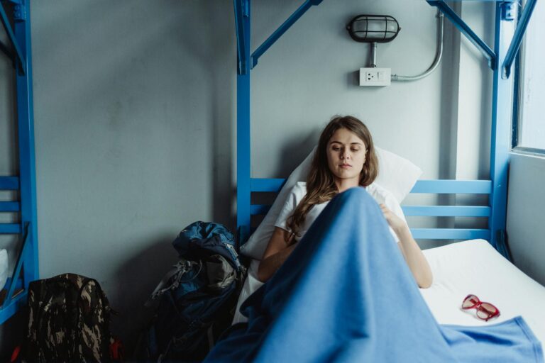 What's the Best Bedroom Layout for Alzheimer's Patients? - Featured image