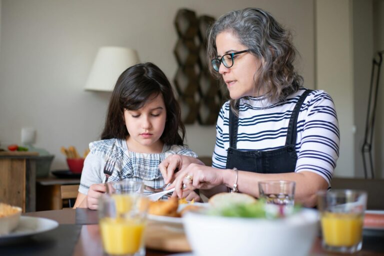 What's the Best Mealtime Routine Tools for Alzheimer's Care? - Featured image