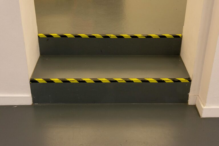 What's the Best Microwave With Safety Features for Dementia Care? - Featured image