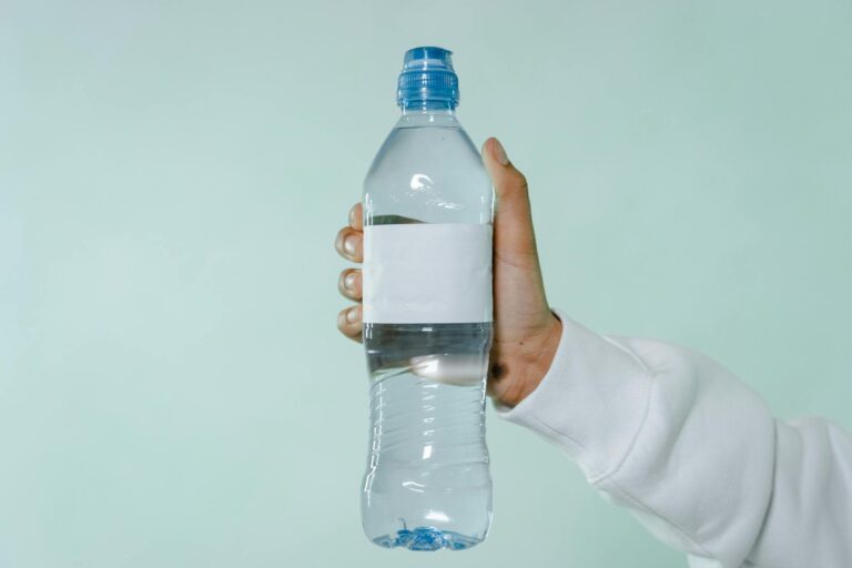 What's the Best Water Bottle for People with Alzheimer's Disease? - Featured image