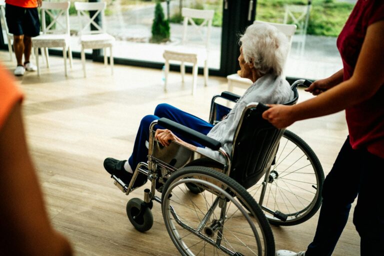 What's the Best Wheelchair for Alzheimer's Patients? - Featured image