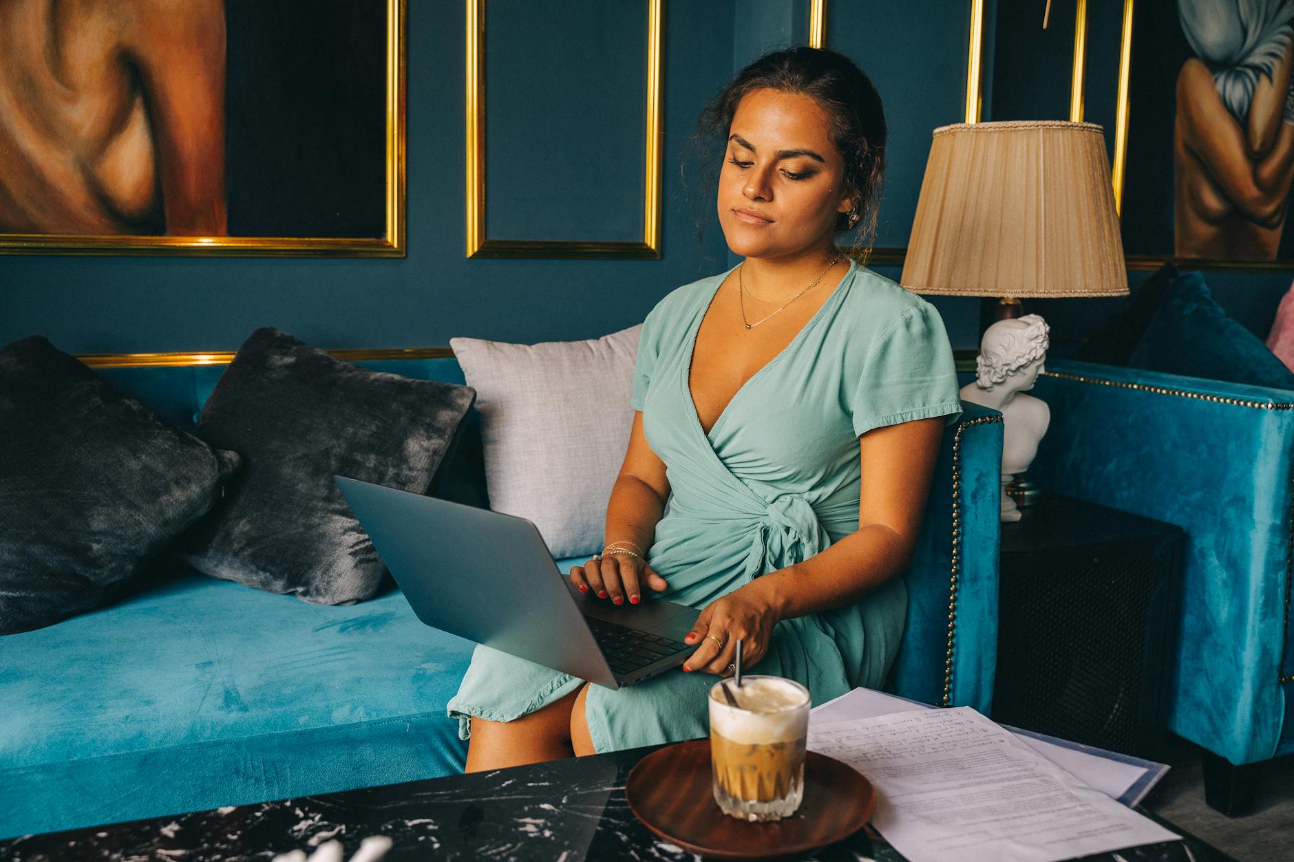 Which Specific Cushion Products Work Best for Dementia Patients With Back Pain?