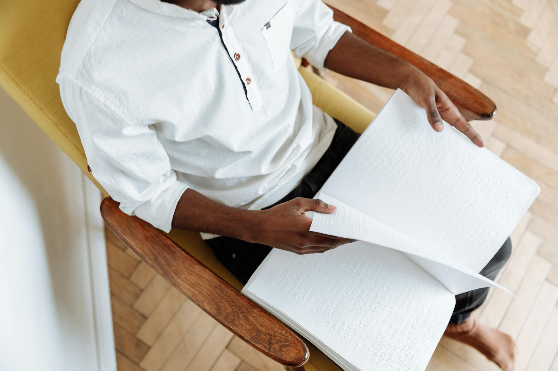 Why Does Chair Cushion Fabric Matter So Much for Dementia Sensory Comfort?