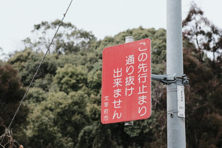 10 Early Warning Signs of Degenerative Disc Disease That Many Adults Overlook - Featured image