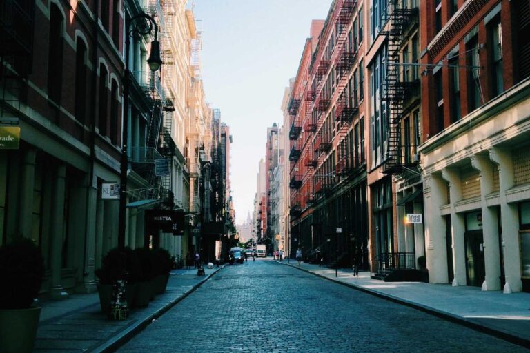 11 Symptoms That Suggest Your Spine May Be Experiencing Nerve Compression - Featured image