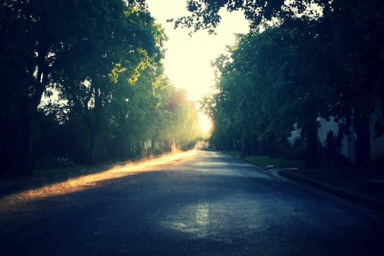 7 Symptoms That Suggest Your Lumbar Spine May Be Injured - Featured image