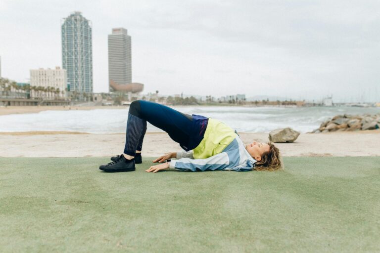 8 Exercises Doctors Recommend for Pelvic Stability - Featured image