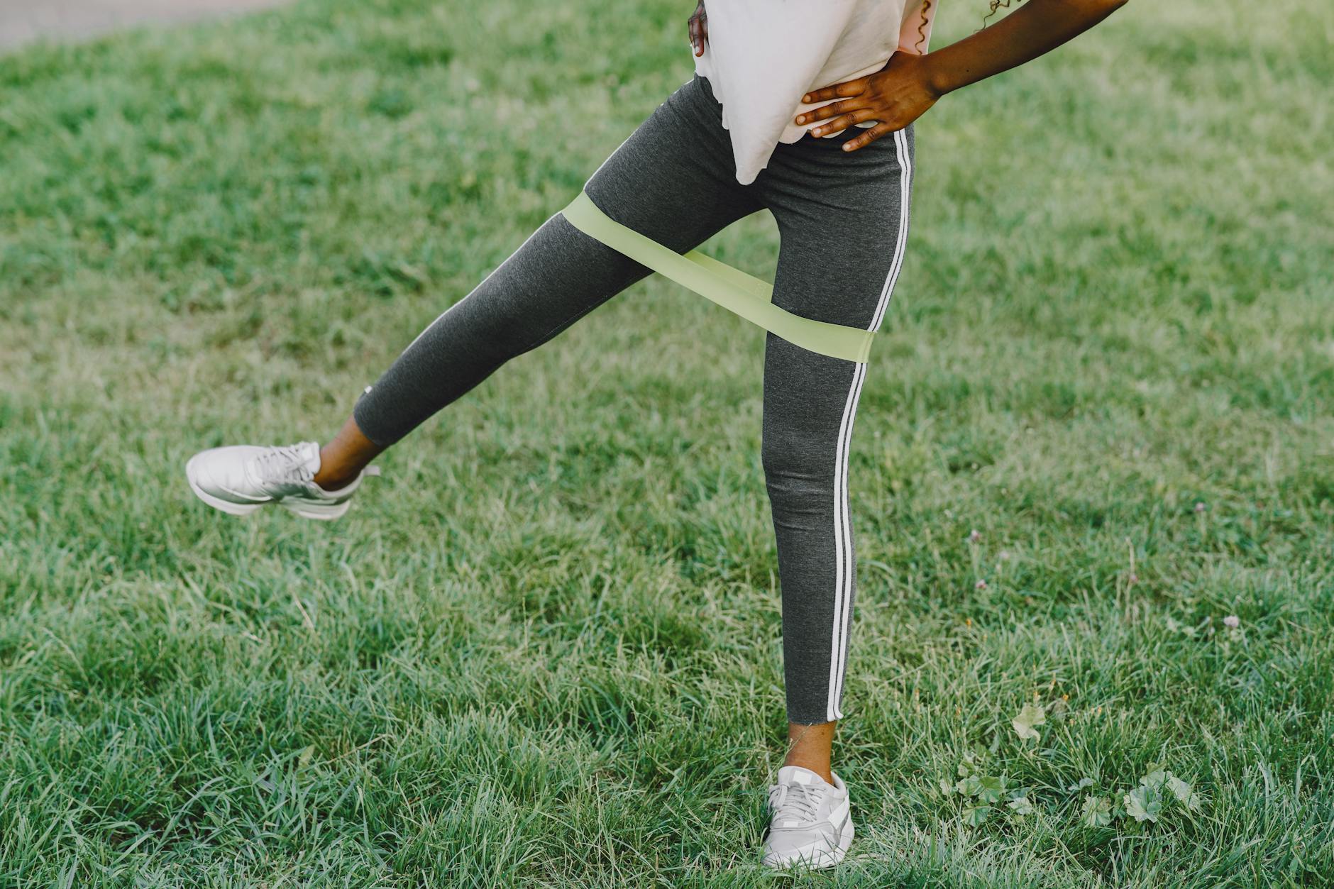 Clamshells and Hip External Rotation—Targeting the Gluteus Medius