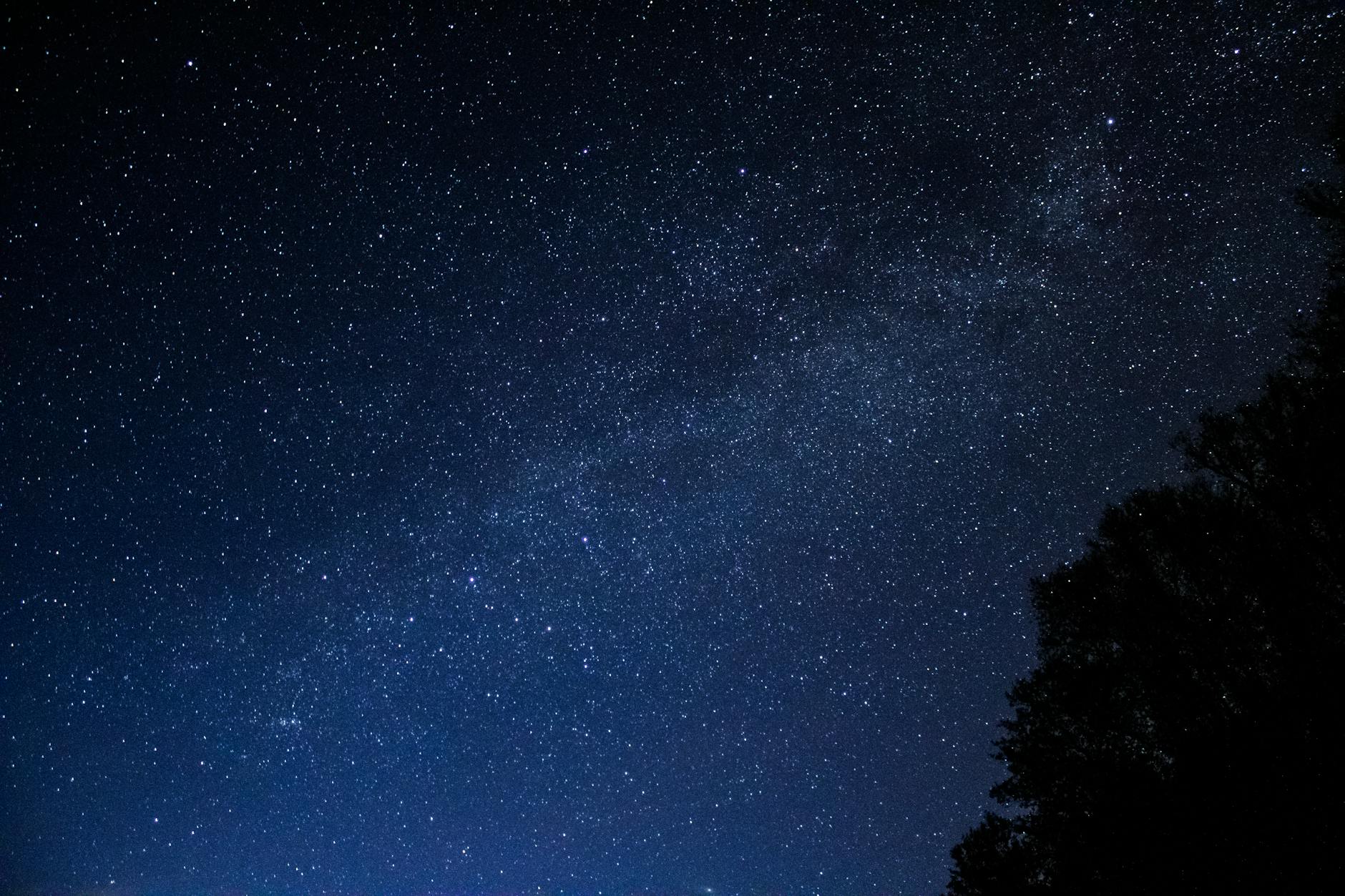Cognitive and Memory Benefits of Astronomy and Stargazing for Older Adults
