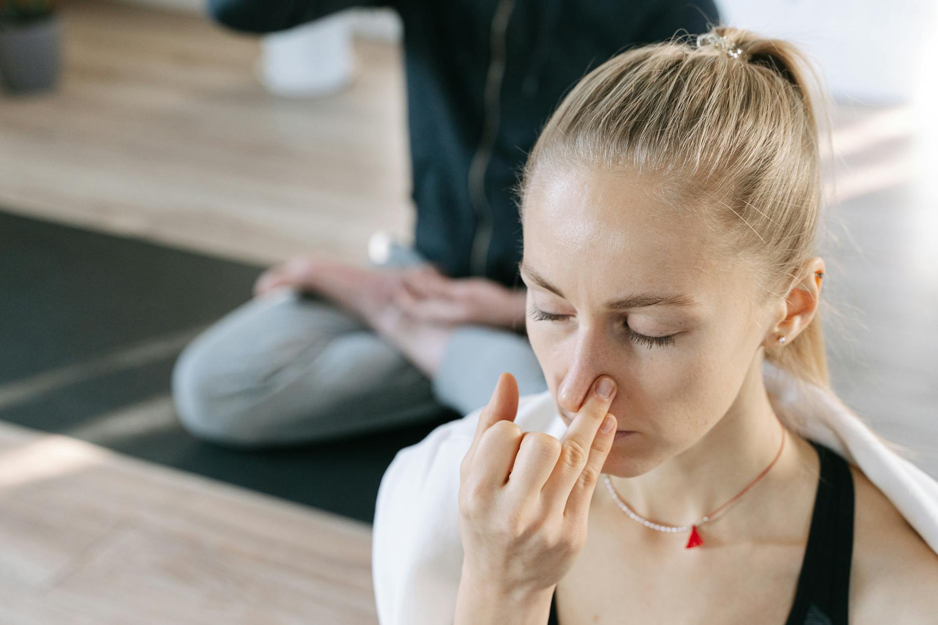 How Coordinated Breathing Stabilizes the Joint
