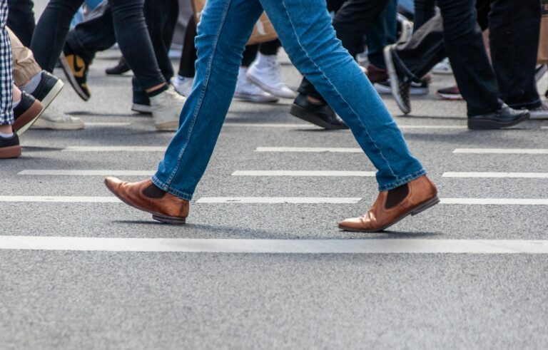 How Daily Movement Keeps Spinal Discs Healthy - Featured image