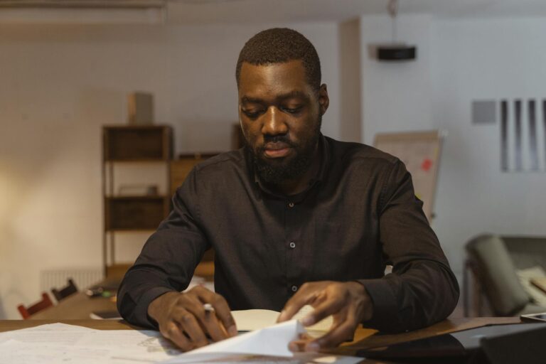 How Did Travis Kelce Just Re-Sign with the Chiefs and How Much Is He Making? - Featured image