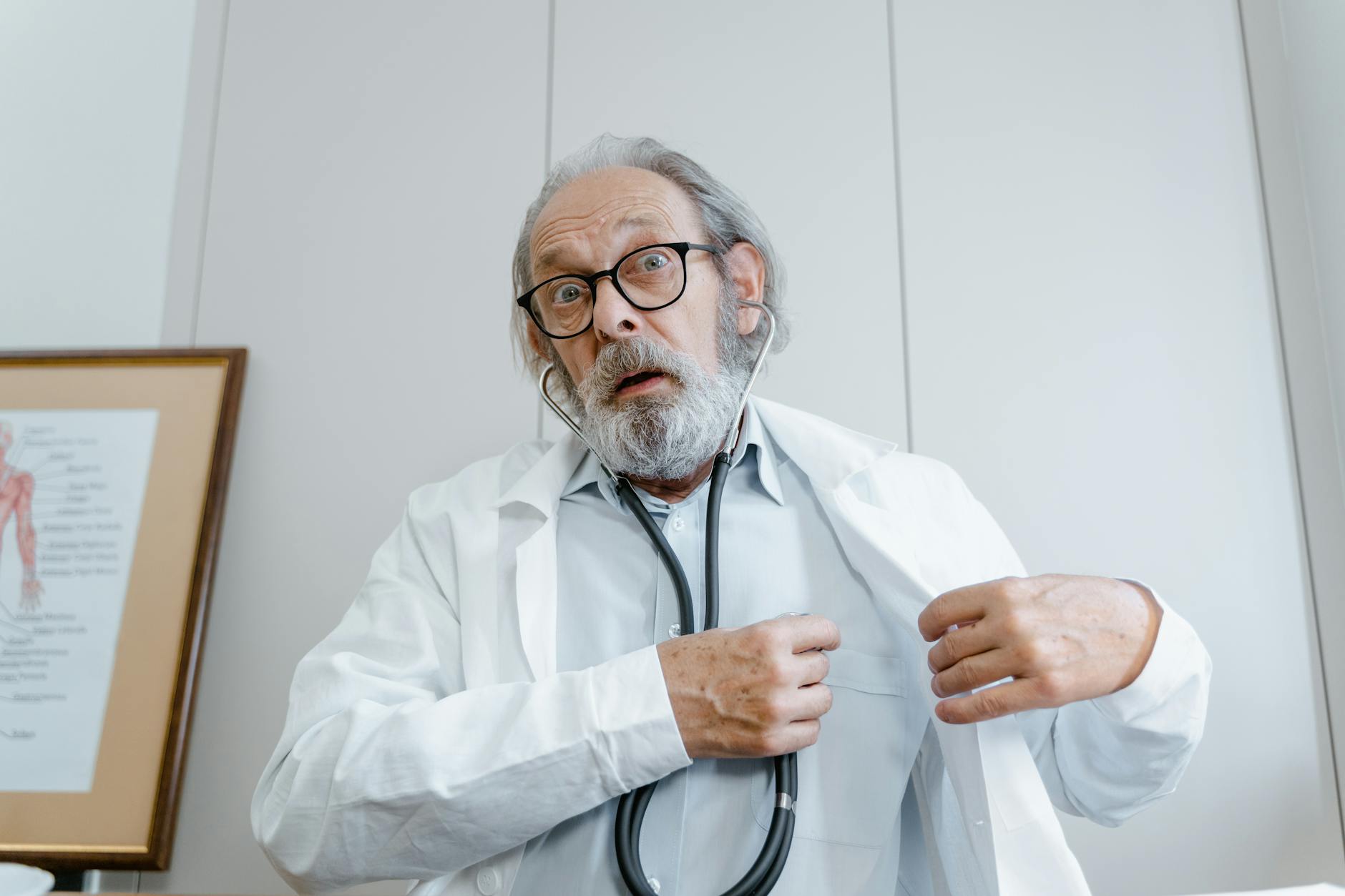 How Doctors Tell the Difference Between Sleep Problems and True Dementia