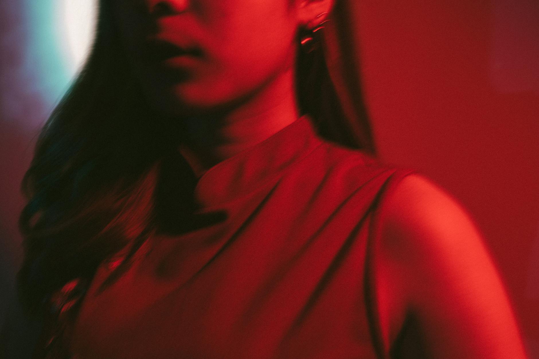 How Does Red Light Therapy Actually Work for Skin Healing?