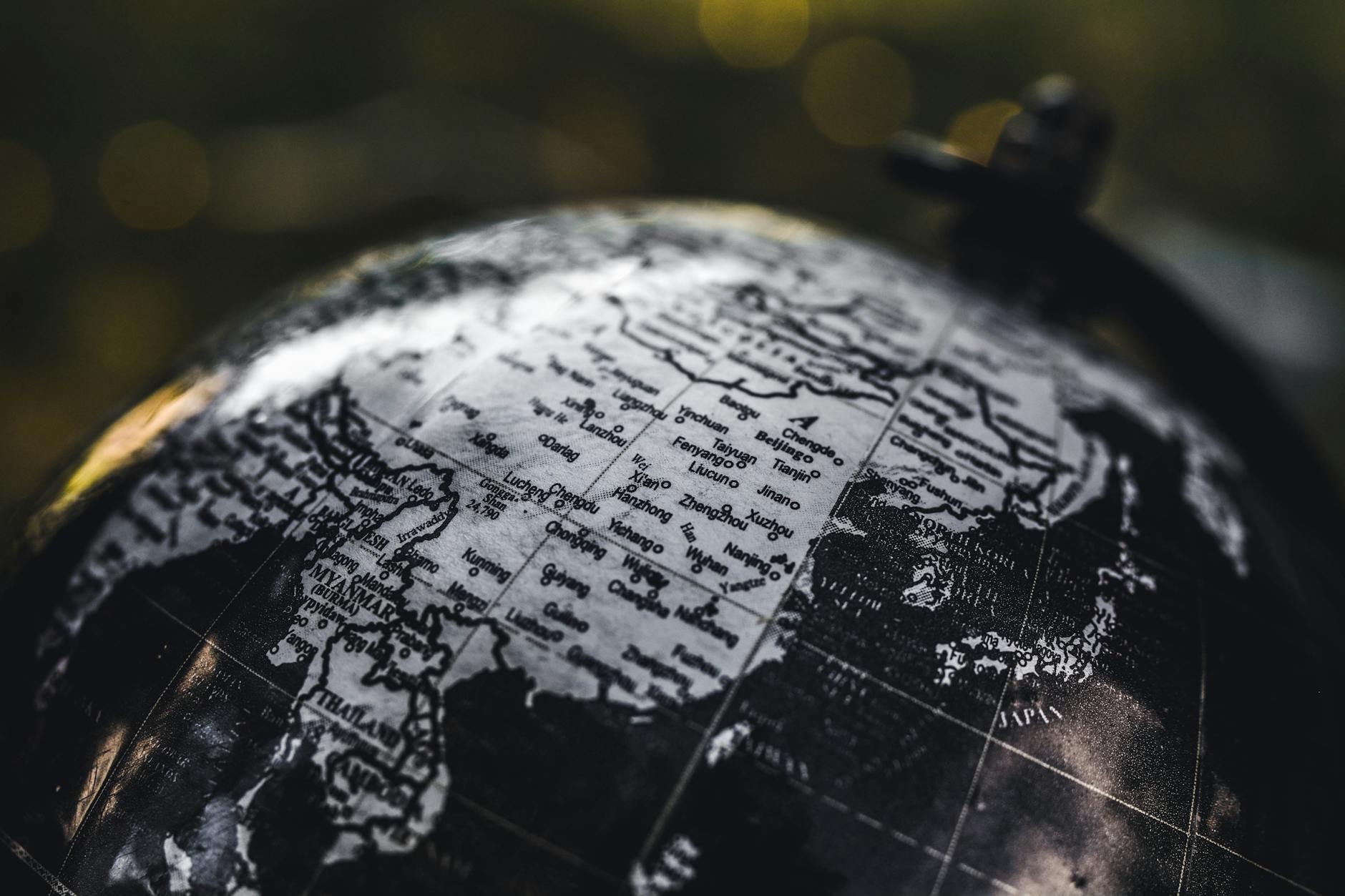 How Has the Global Economy Avoided Recession Despite Middle East Conflict?