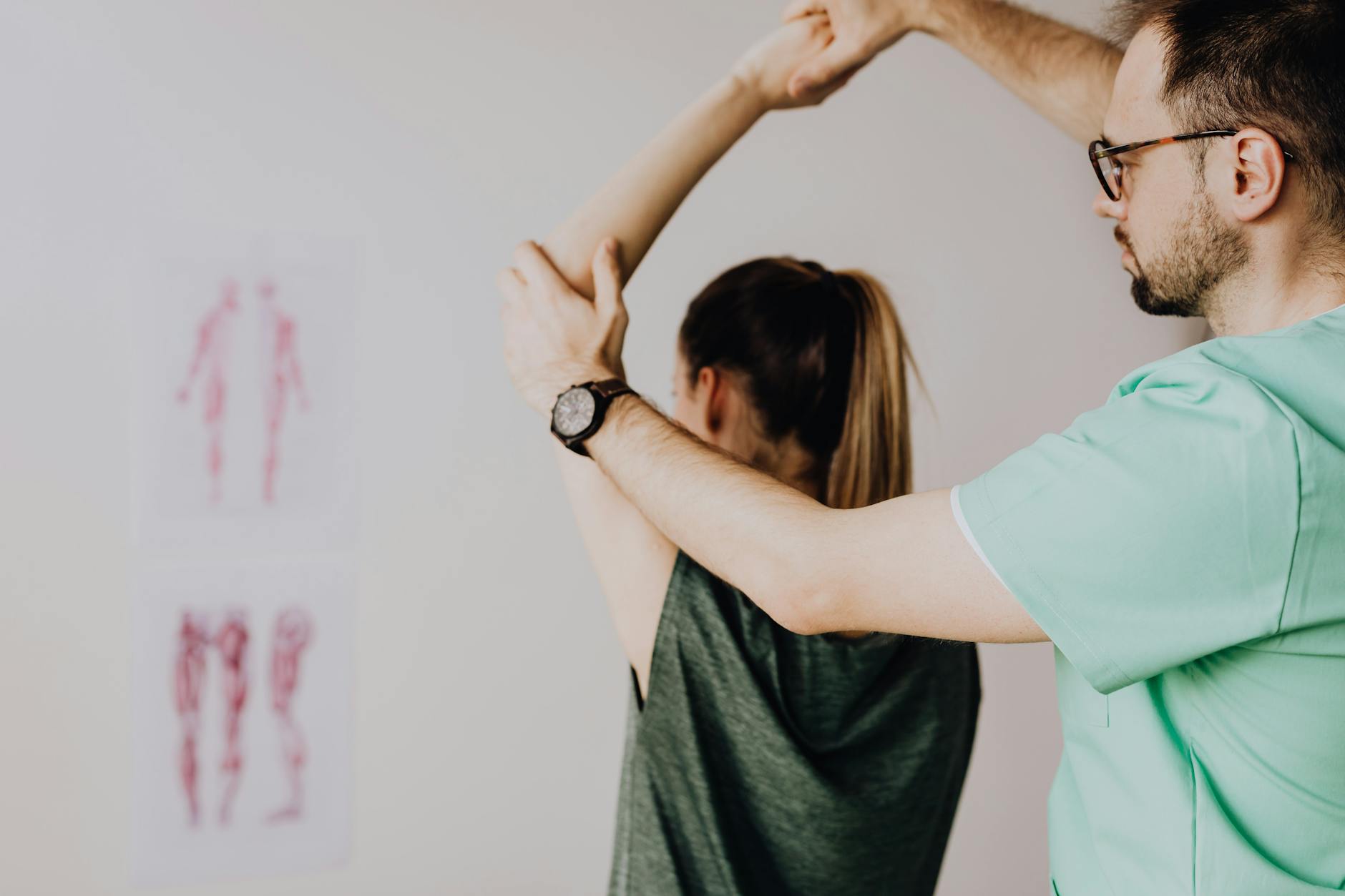 How Physical Therapists Evaluate Sacroiliac Joint Positioning and Mobility