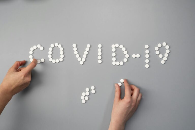 Molnupiravir vs. Paxlovid: Which COVID Drug Actually Works Better? - Featured image