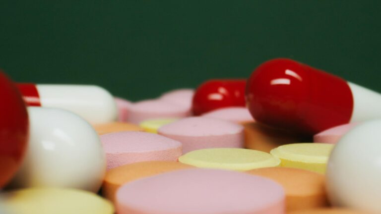 The Antibiotic for C. Diff That's More Effective Than Vancomycin - Featured image