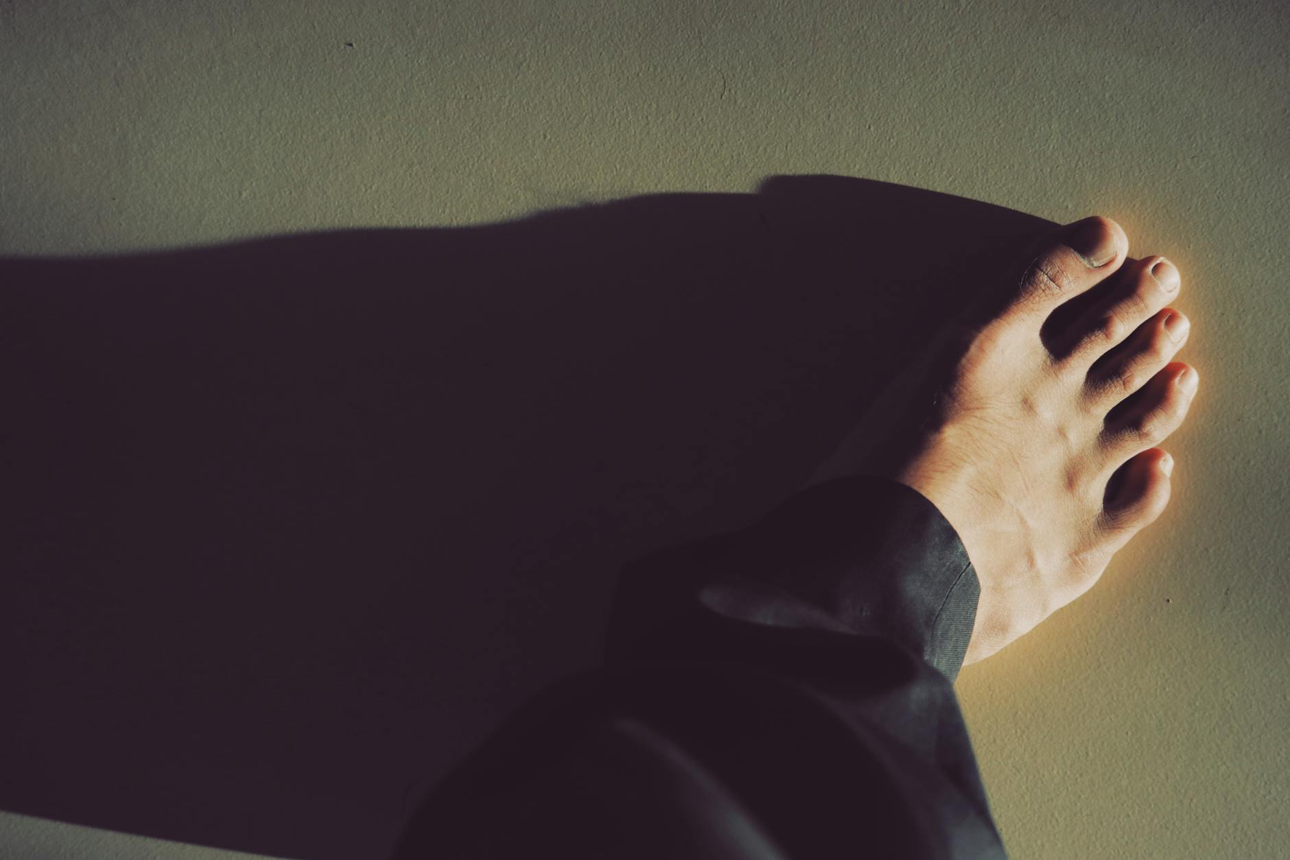 Tingling, Weakness, and Foot Drop — When Nerve Irritation Becomes Nerve Damage