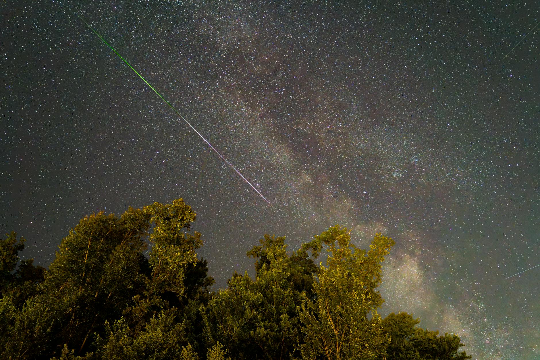 What Are Meteors and How Do Explosions Occur in the Sky?