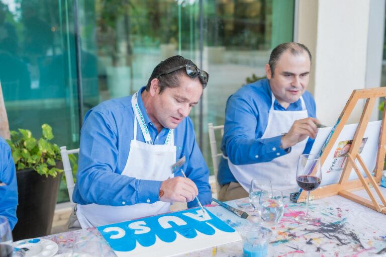 What are the best art therapy activities for dementia patients - Featured image