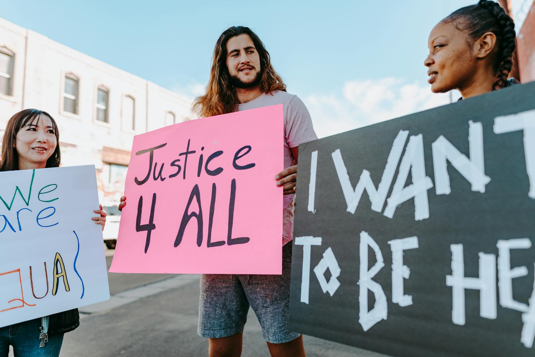 What Are the International Voices Aligned with the Anti-War Movement?