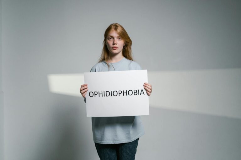 What are the signs of anxiety in someone who cannot communicate - Featured image