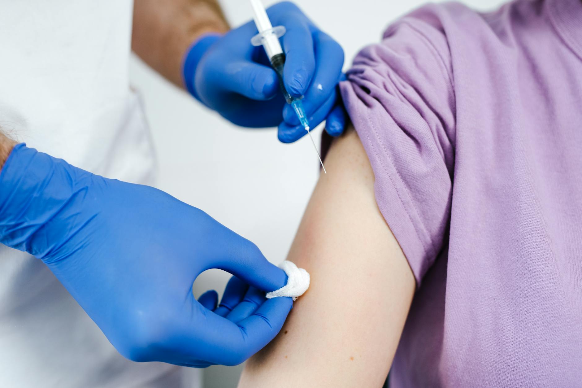What Caregivers Need to Know About Administering Injections at Home
