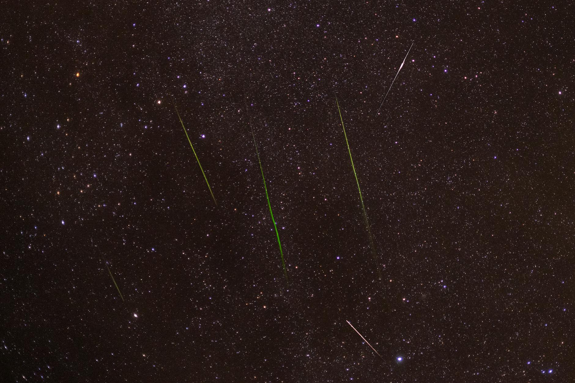 What Causes Meteor Explosions and Nationwide Visibility?