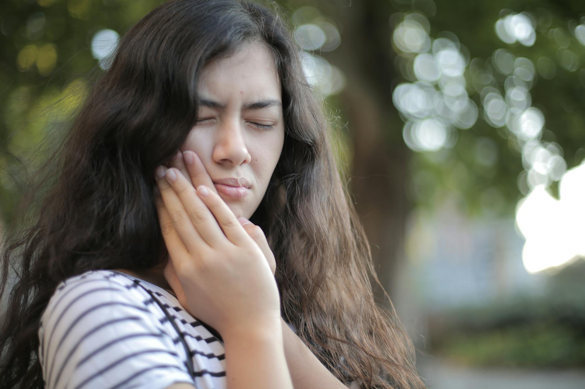 What Causes Pain to Worsen With Movement and Improve With Rest?