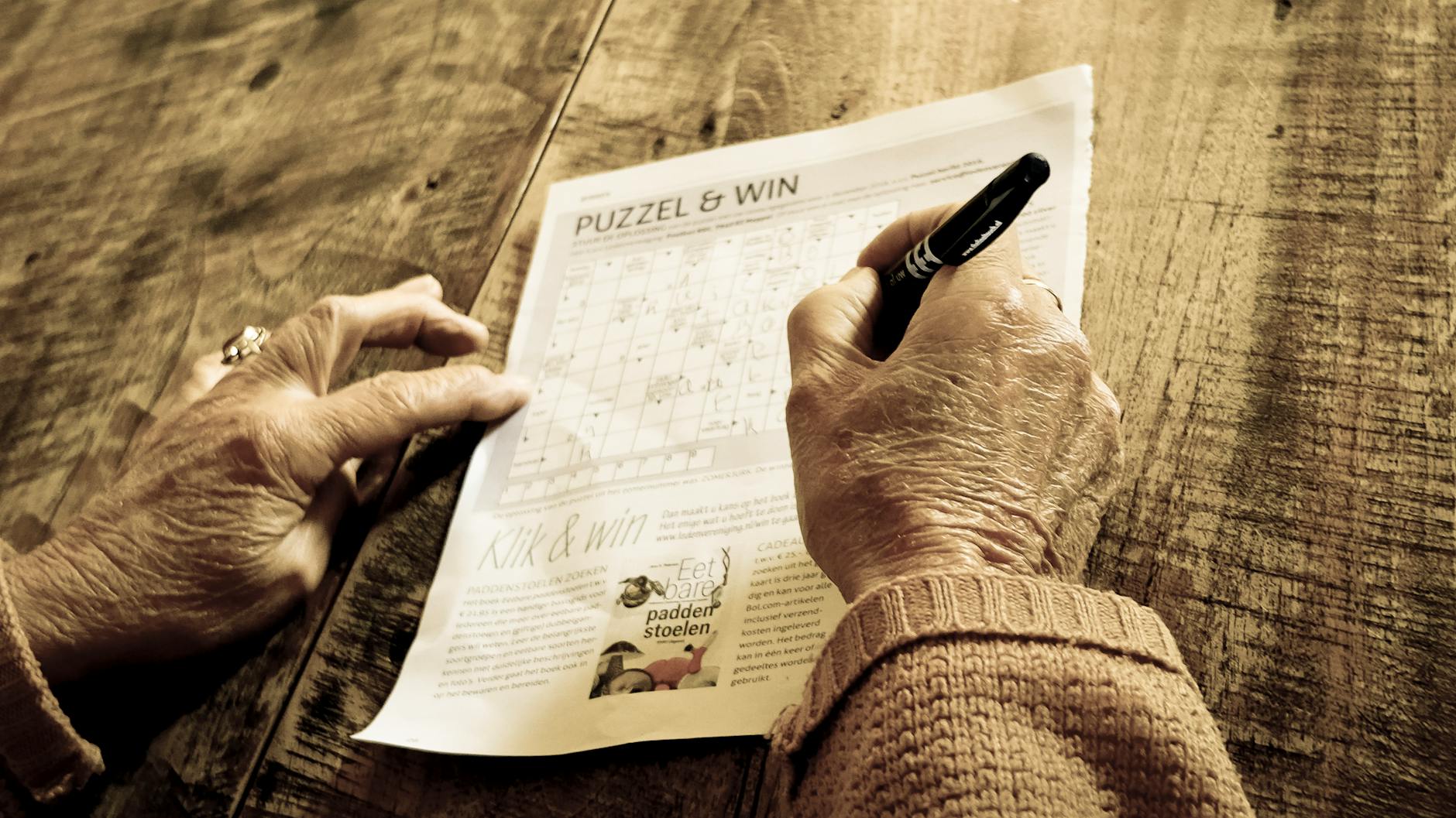 What Challenges Exist in Linking Viruses to Alzheimer's Risk?