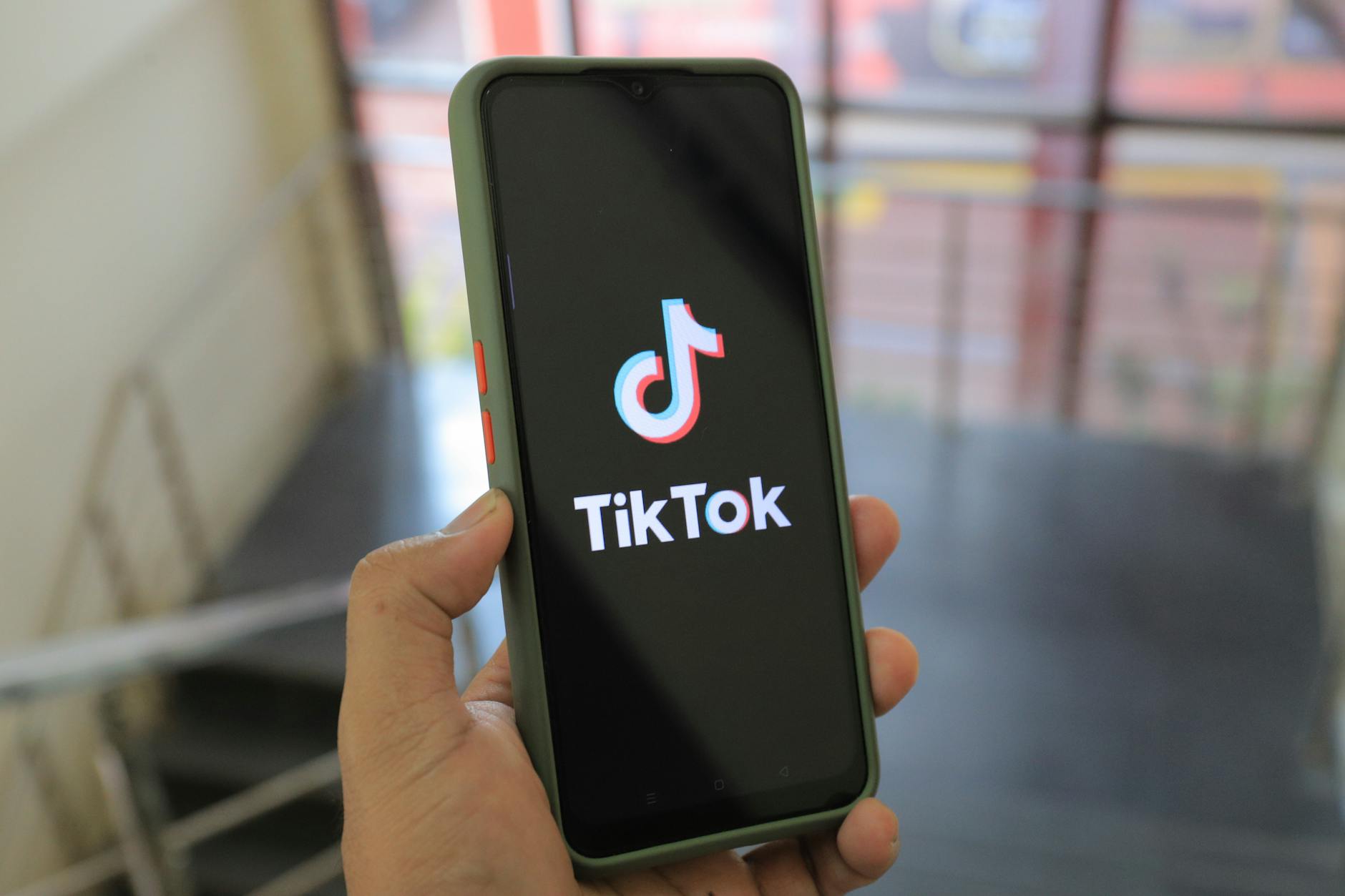 What Is the TikTok Benadryl Challenge and Why Is It Still Sending Kids to Emergency Rooms?