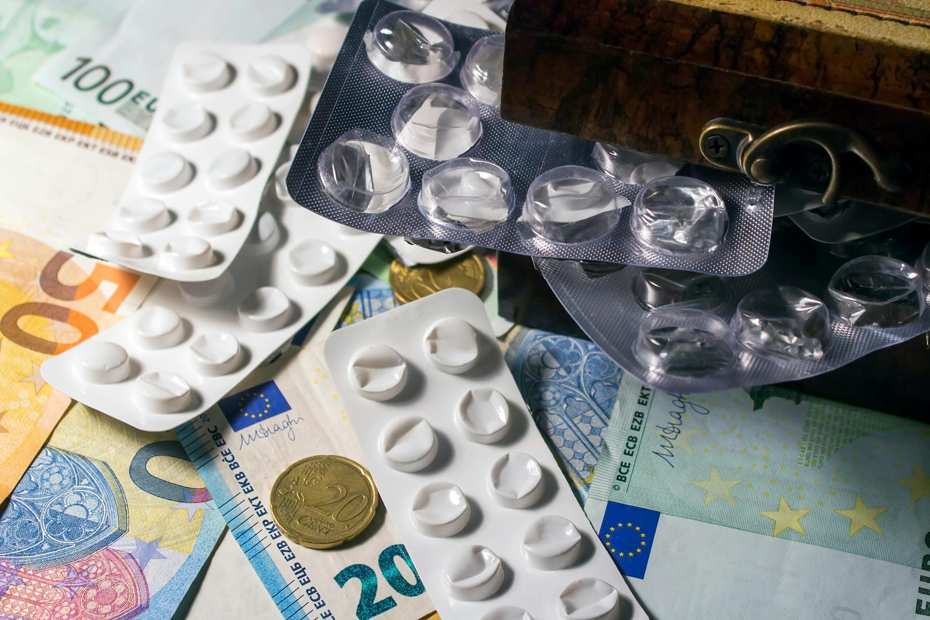 What Medical Expenses for Dementia Care Are Tax Deductible?