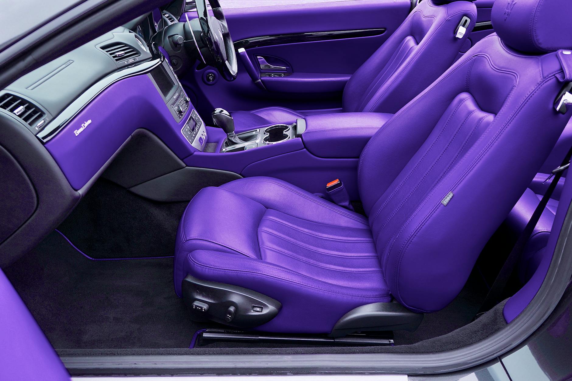 What Seating Features Specifically Support Alzheimer's Patients During Long Periods of Sitting?