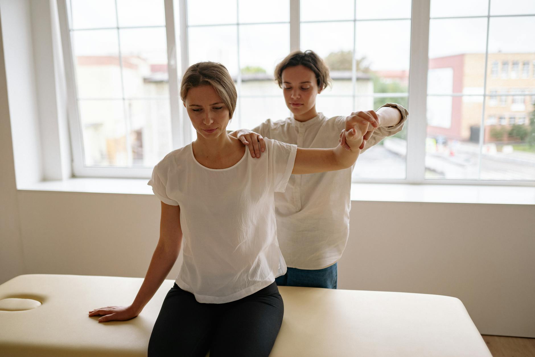 Why Do Physical Therapists Focus on SI Joint Stability Exercises for Older Adults?
