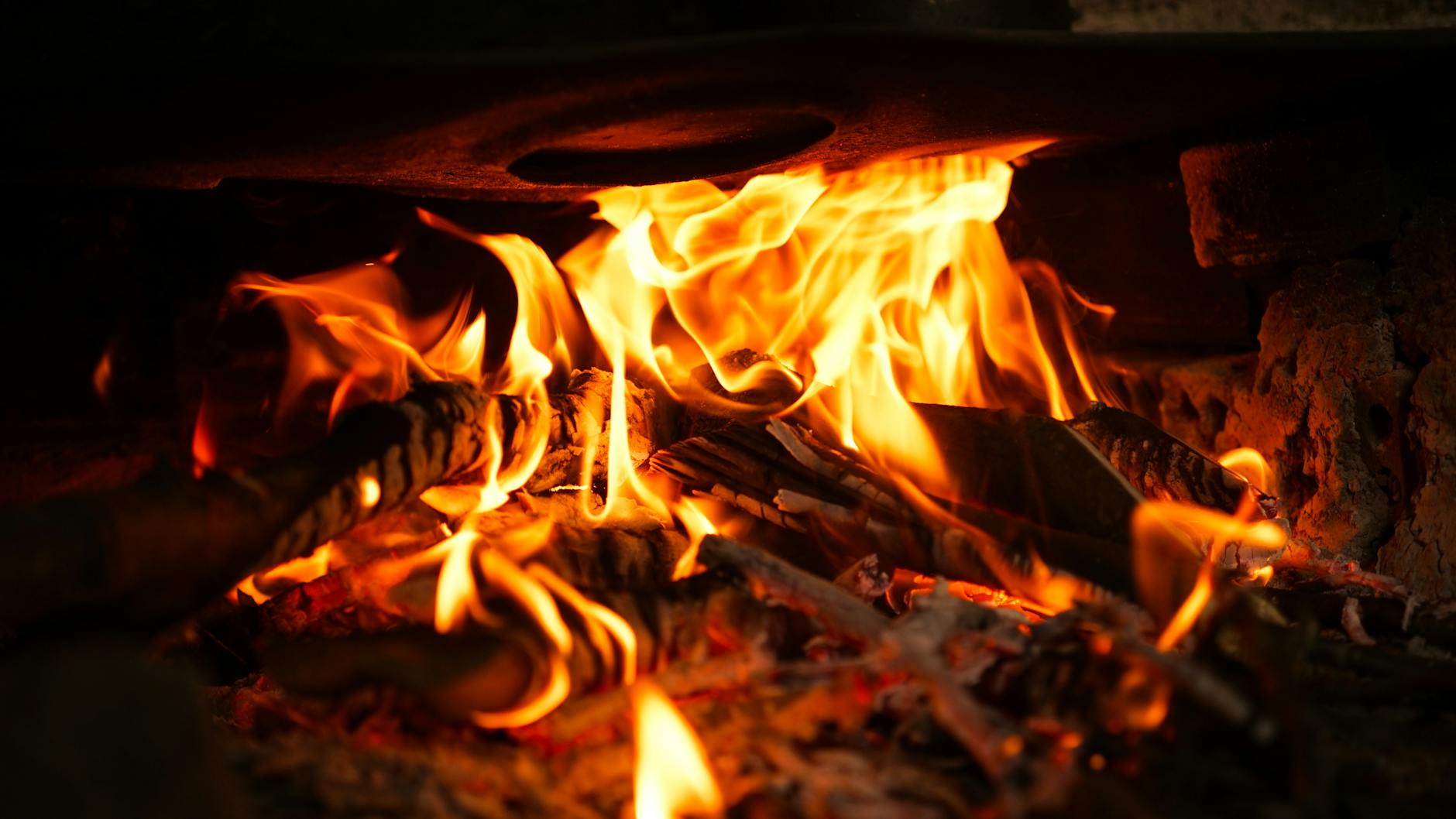 Why Is Heat Surging Demand on the Grid So Dangerously Fast?