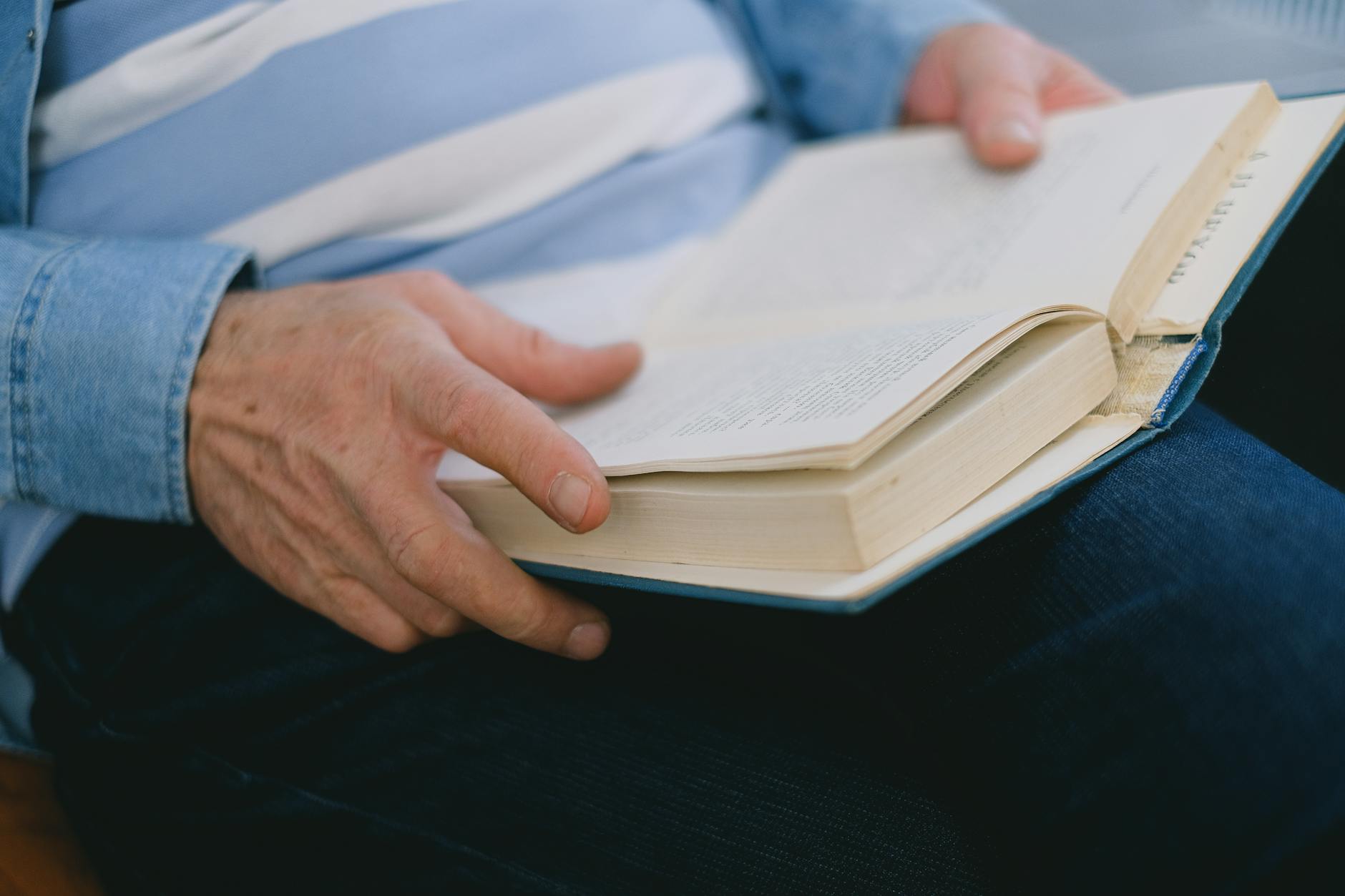 Does Reading Protect Your Brain Better Than Cognitive-Enhancing Drugs?