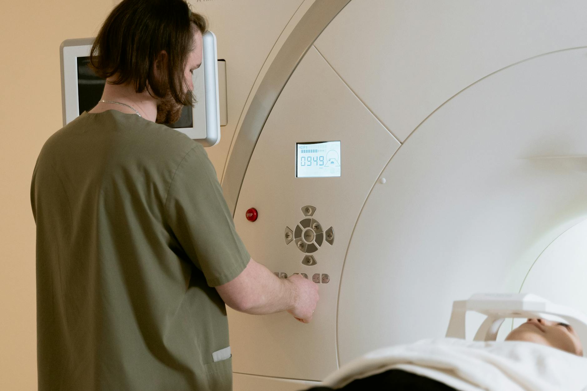 How Can Advanced MRI Technology Reveal Microscopic Brain Details?