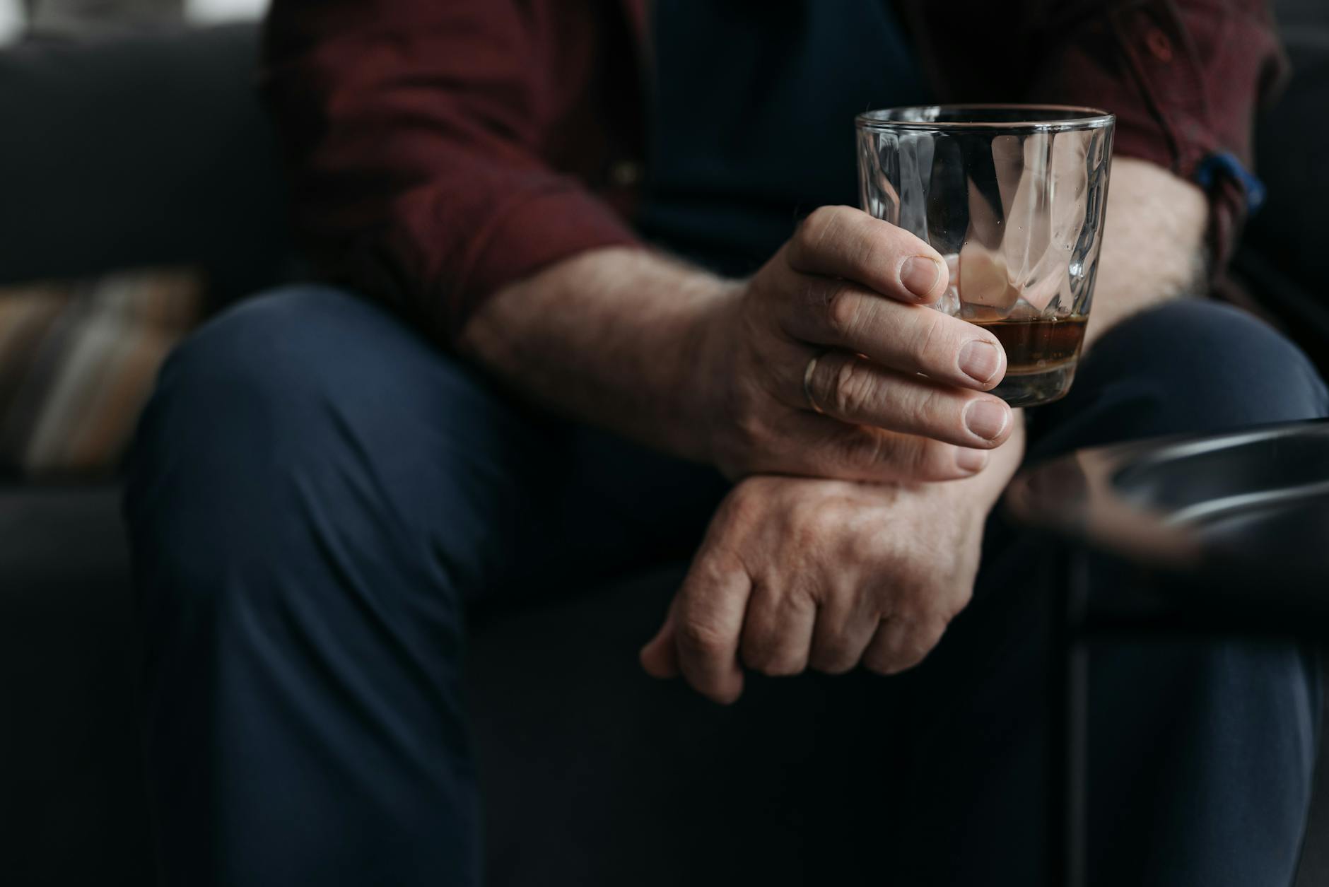 How Do Alcohol Consumption Limits and Gratitude Practice Together Lower Dementia Risk?