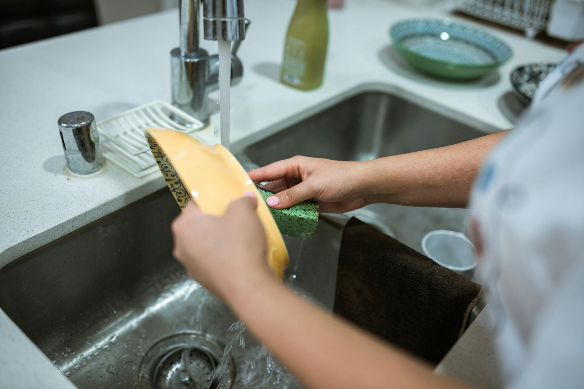 How Do Kitchen Tasks Reveal Executive Function Changes?