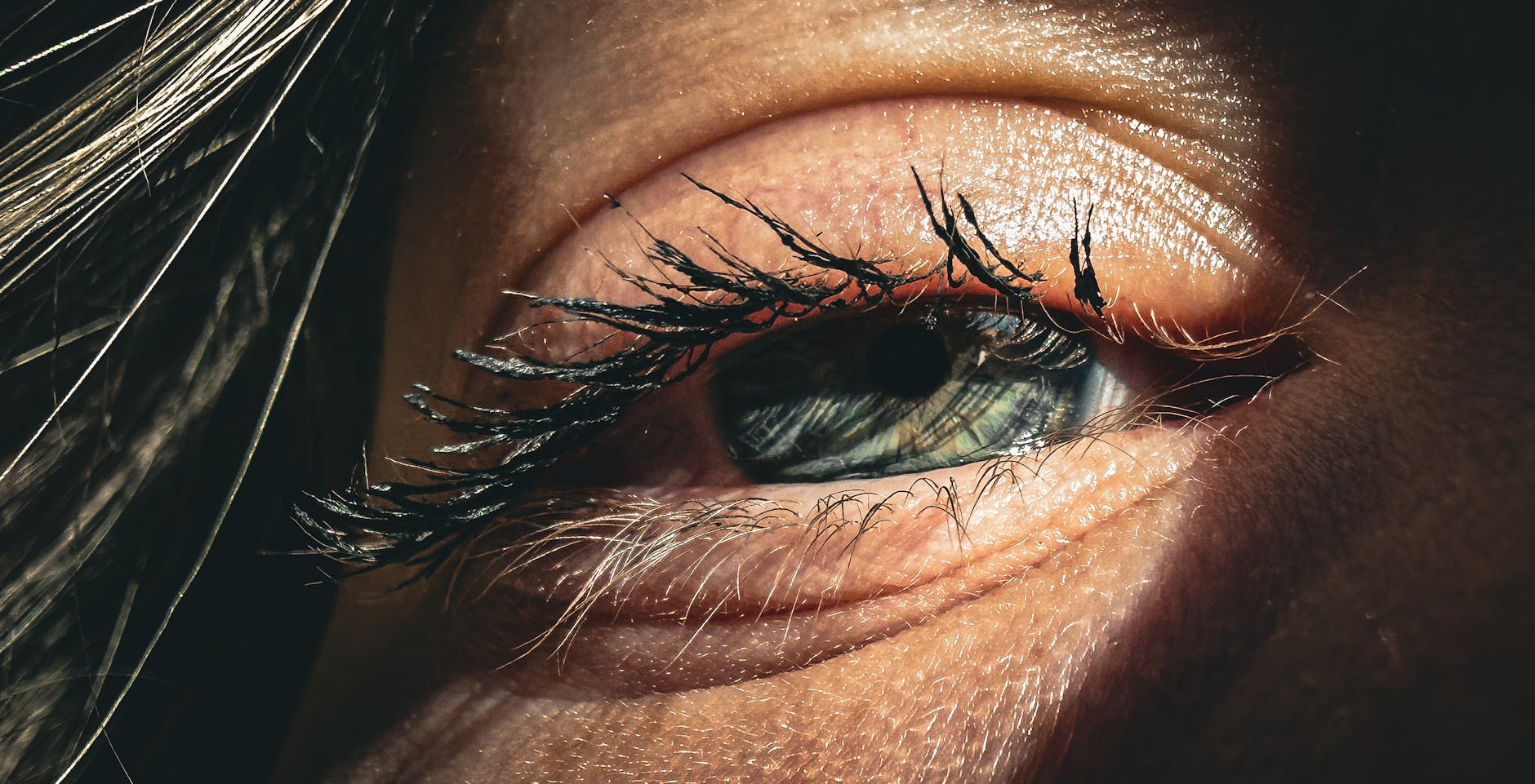 How Do Perception Changes Manifest in Early Alzheimer's Disease?