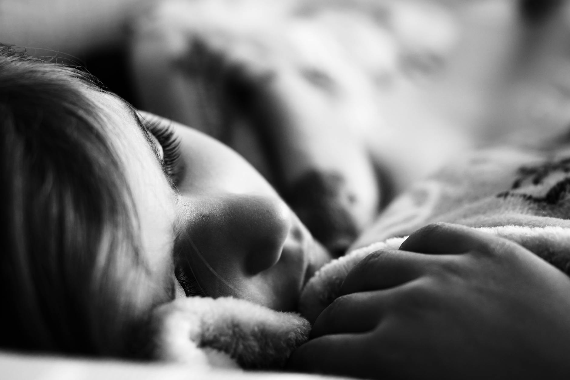 How Do Sleep Apnea and Social Connections Work Together to Protect the Brain?