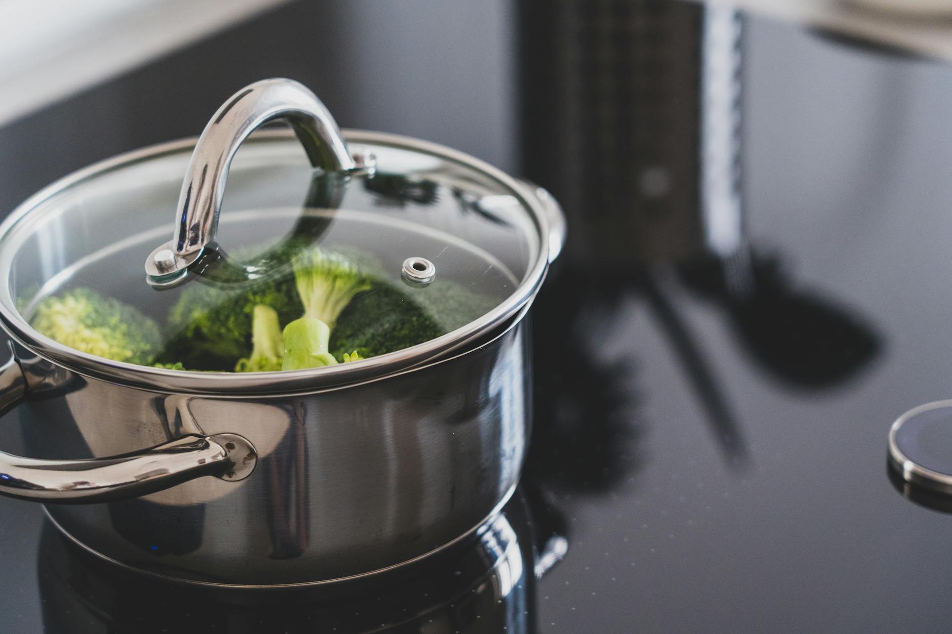 How Does Broccoli Reduce Alzheimer's Risk?