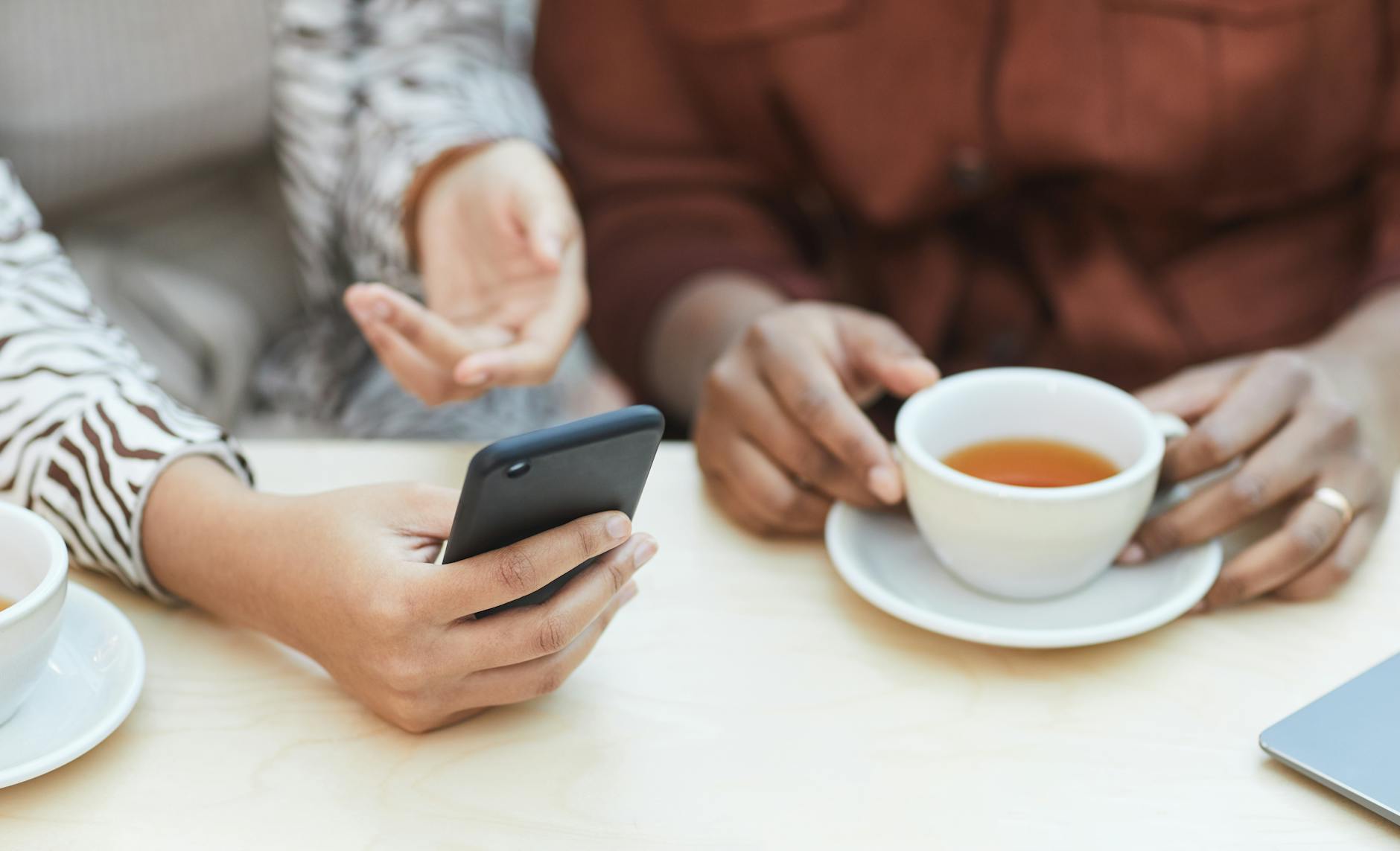 How Does Conversation Difficulty in Your 40s Relate to Dementia Risk?