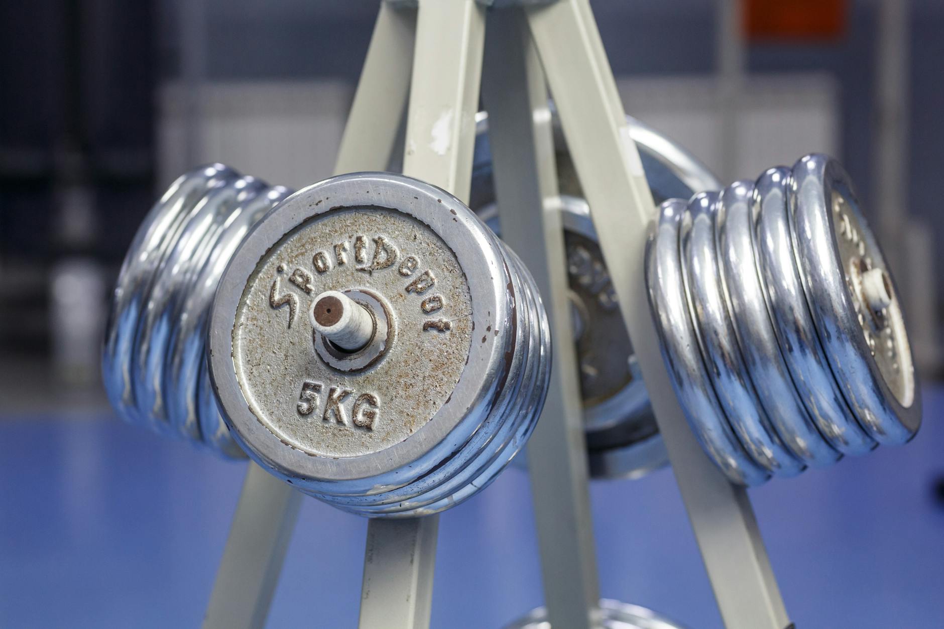 How Does Lifting Weights Twice Weekly Actually Protect the Brain?